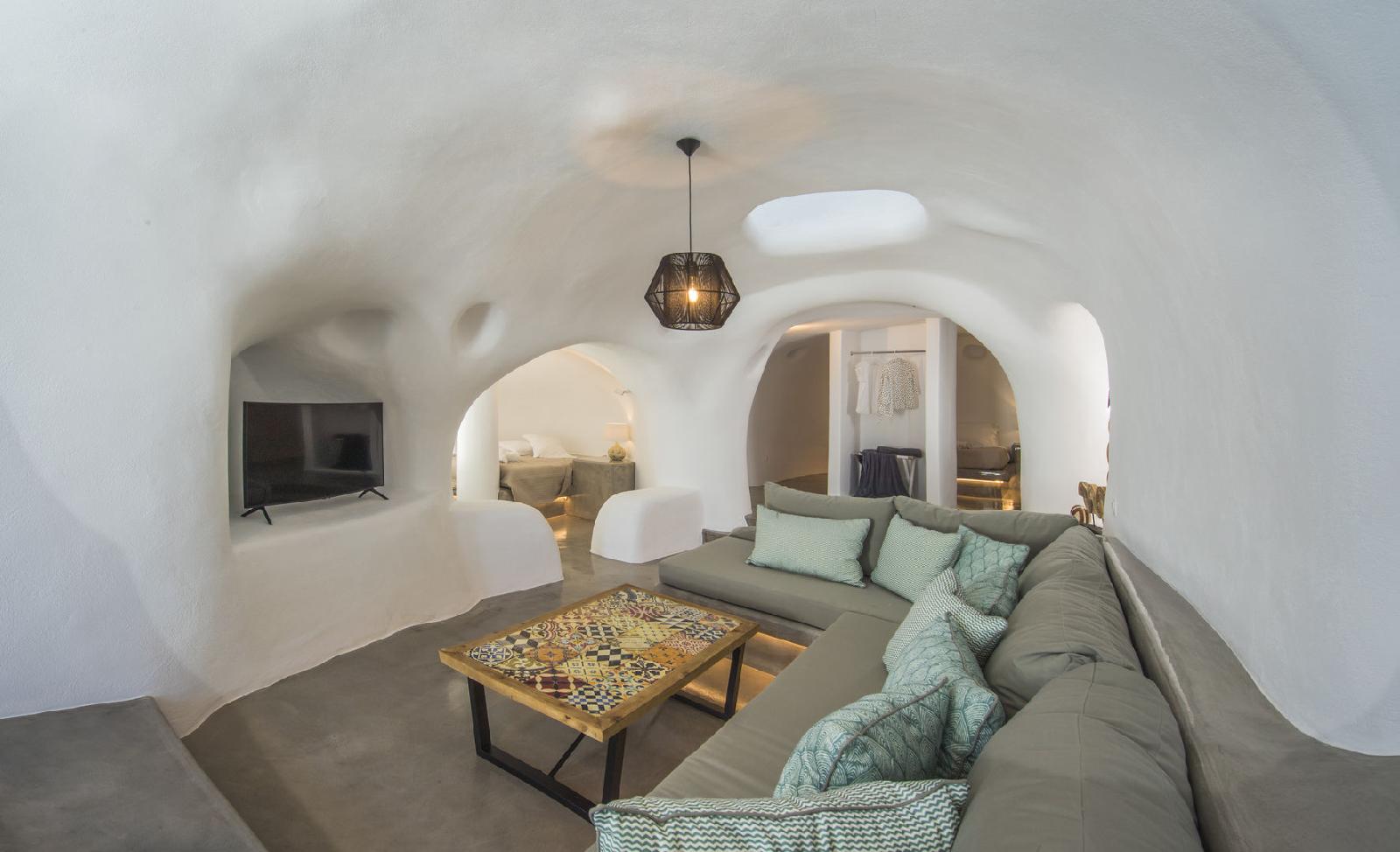 Aqua Serenity Santorini Luxury Suites