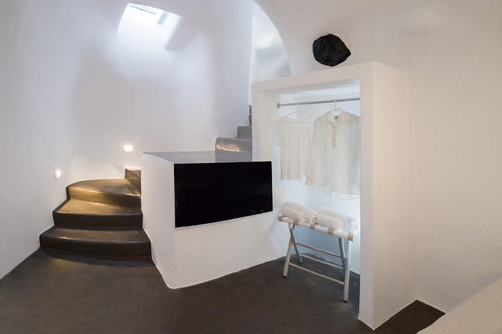 Aqua Serenity Santorini Luxury Suites