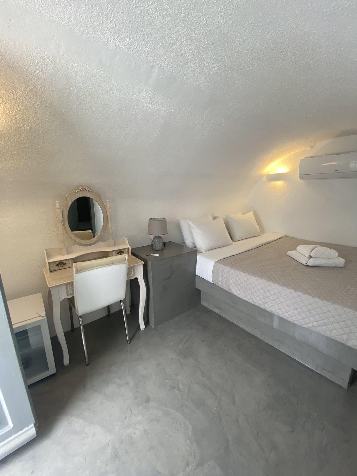 Aqua Serenity Santorini Luxury Suites