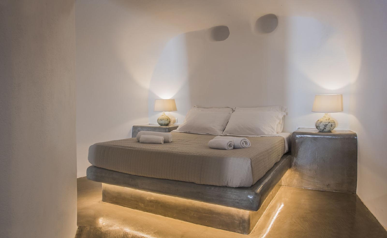 Aqua Serenity Santorini Luxury Suites