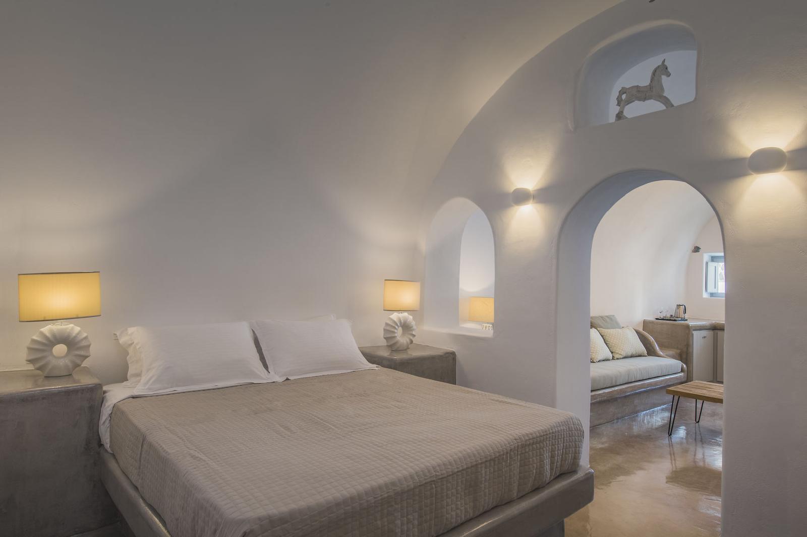 Aqua Serenity Santorini Luxury Suites
