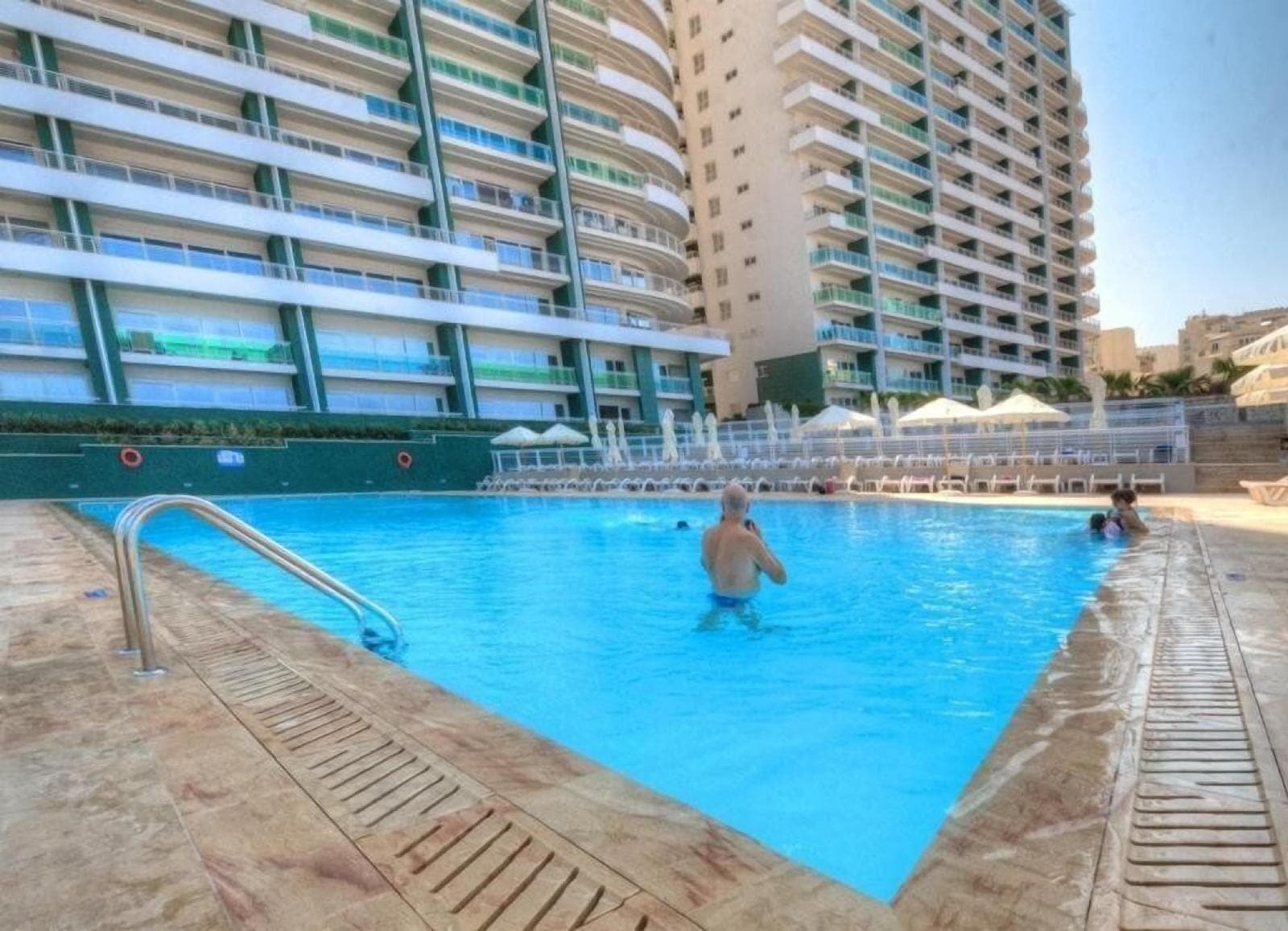 Seafront LUX Apart inc Pool, Upmarket Area