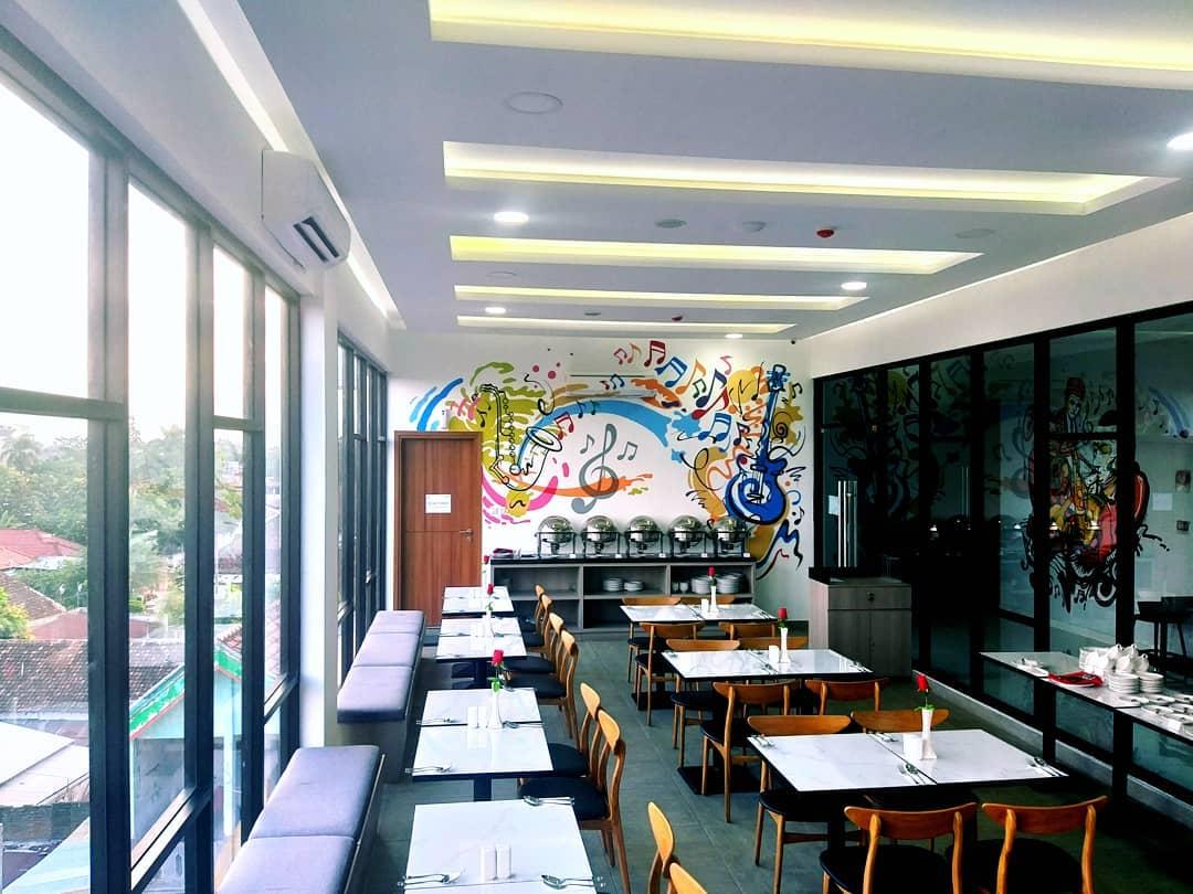 Front One Hotel