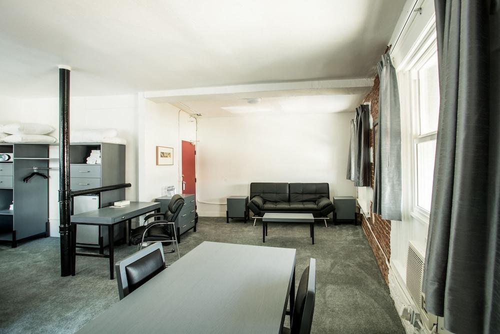 American Hotel