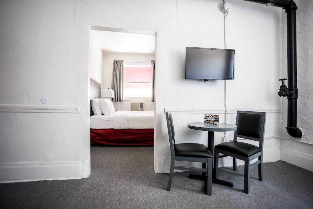 American Hotel