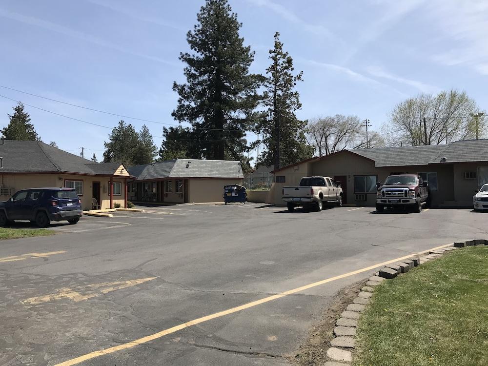 Chalet Motel