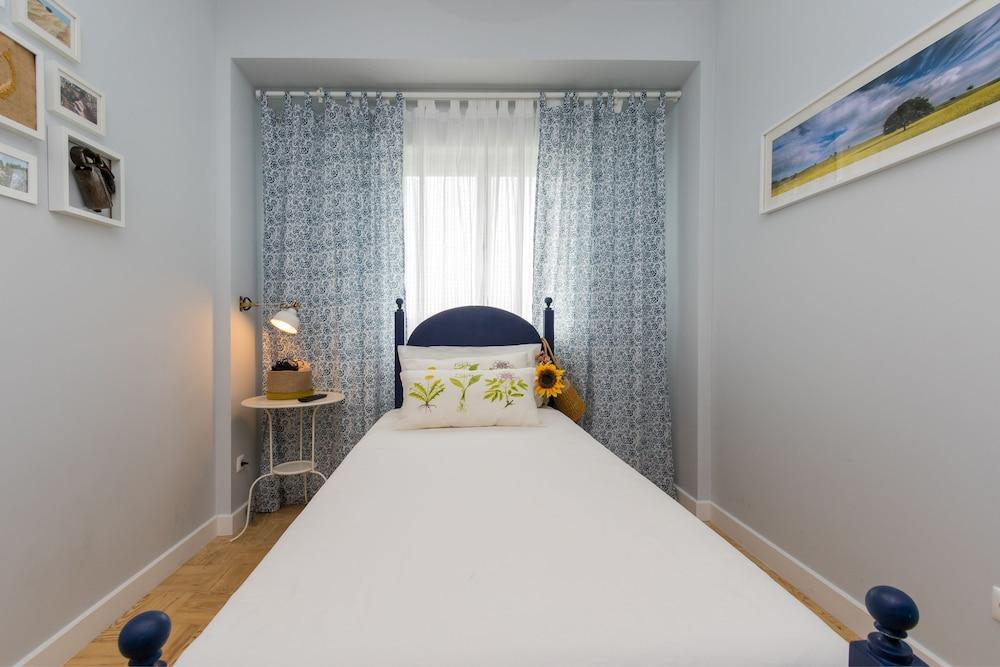Bed and Breakfast Lisbon Airport Hostel