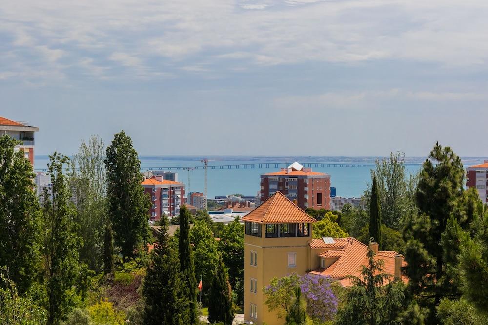 Bed and Breakfast Lisbon Airport Hostel