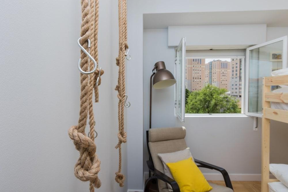 Bed and Breakfast Lisbon Airport Hostel