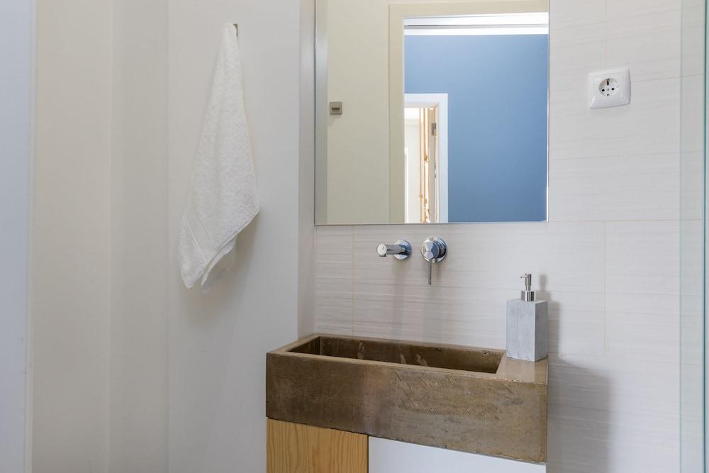 Bed and Breakfast Lisbon Airport Hostel