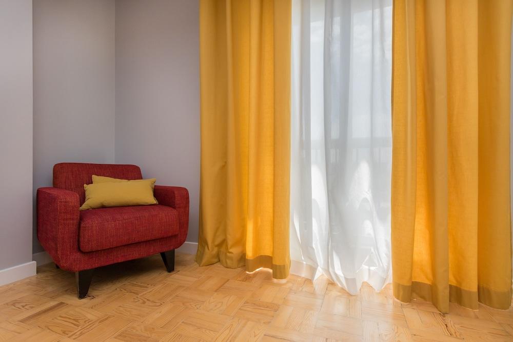 Bed and Breakfast Lisbon Airport Hostel