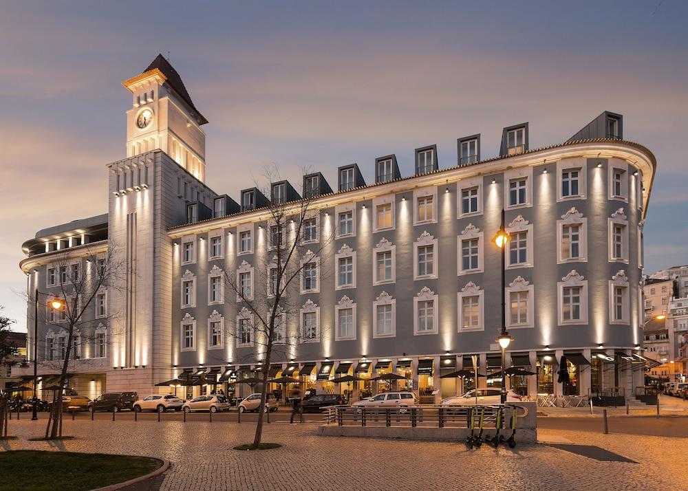 8 Building by Finestay