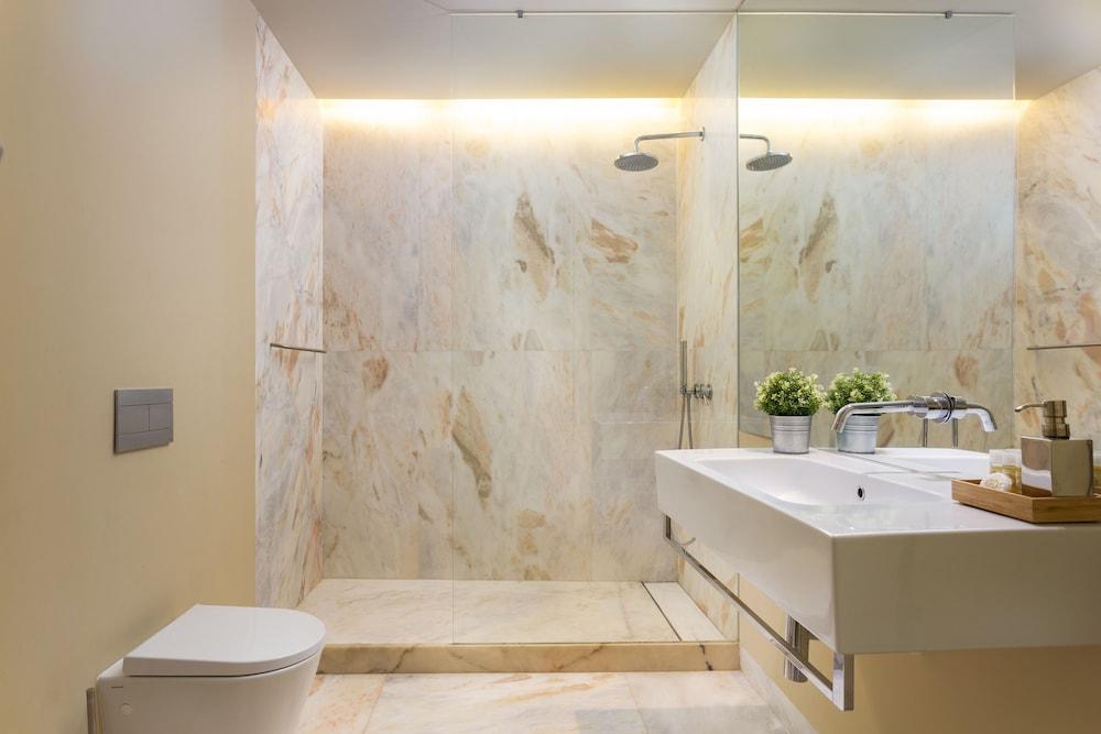 8 Building by Finestay
