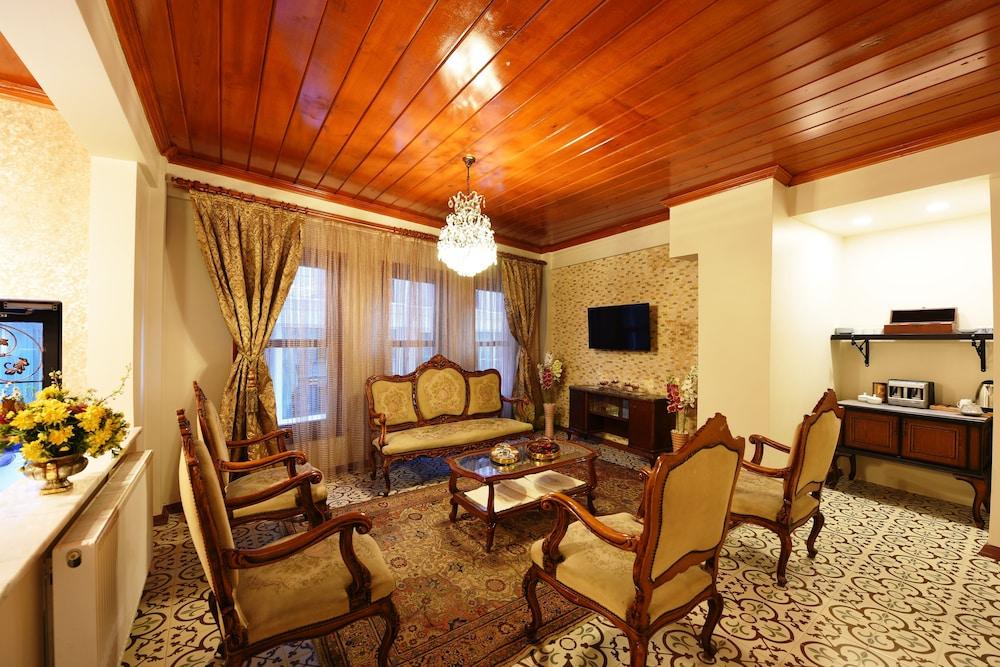 Elyka Hotel