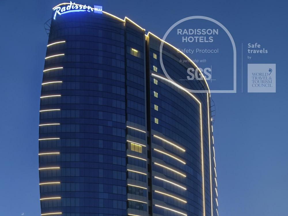 Radisson Blu Hotel, Dubai Canal View