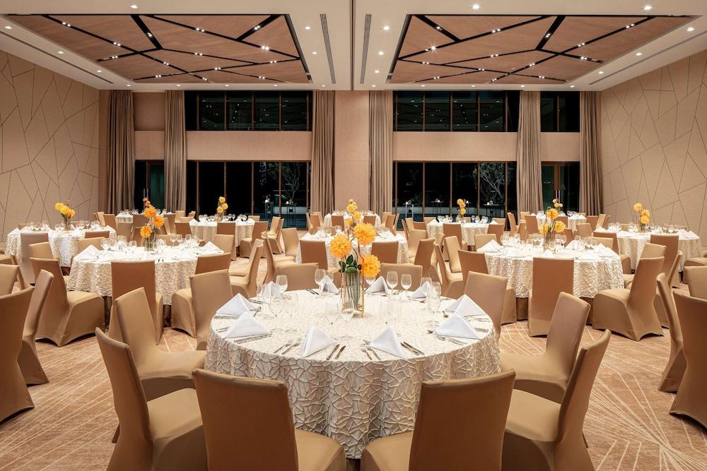 DoubleTree by Hilton Dubai M square Hotel & Residences