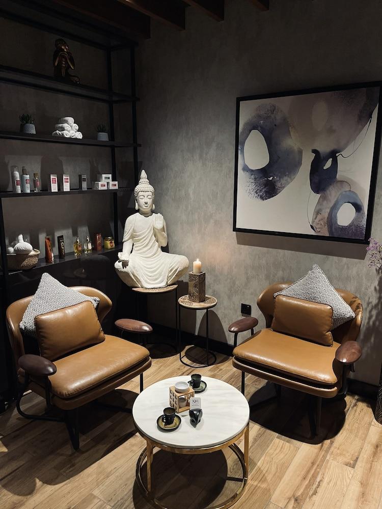 DoubleTree by Hilton Dubai M square Hotel & Residences