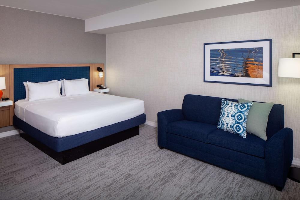 Hampton Inn Boston Seaport
