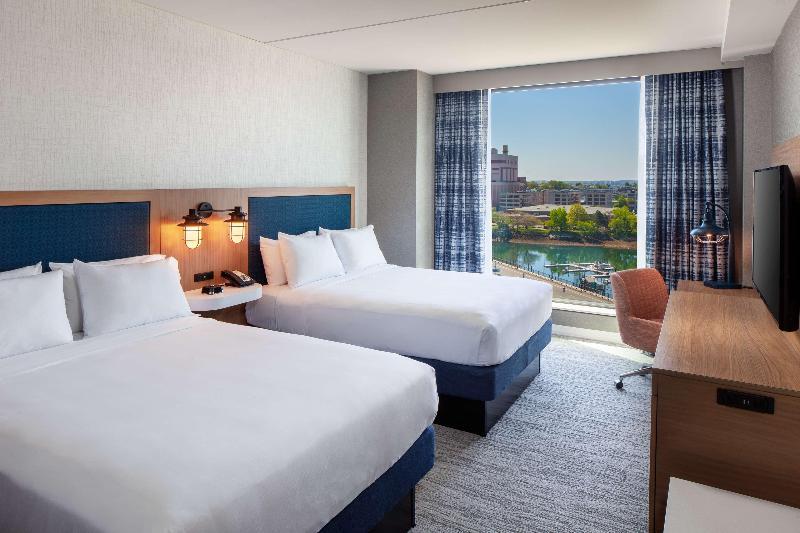 Hampton Inn Boston Seaport
