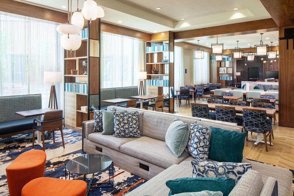 Hampton Inn Boston Seaport
