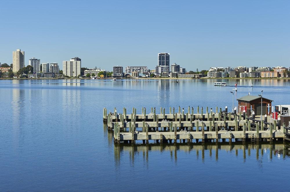 DoubleTree by Hilton Perth Waterfront