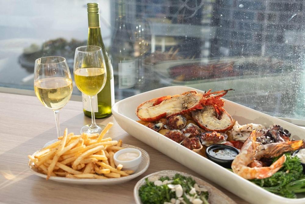DoubleTree by Hilton Perth Waterfront