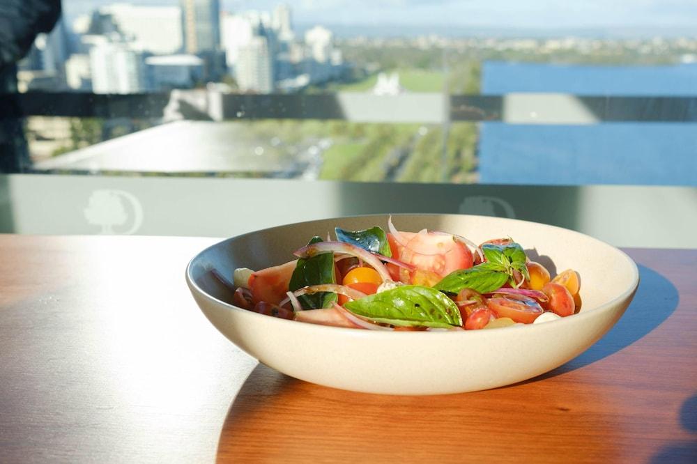 DoubleTree by Hilton Perth Waterfront