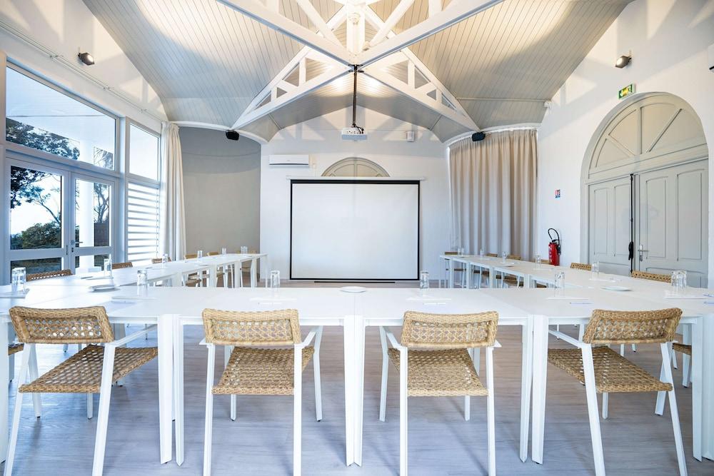 DoubleTree by Hilton Noumea Ilot Maitre Resort