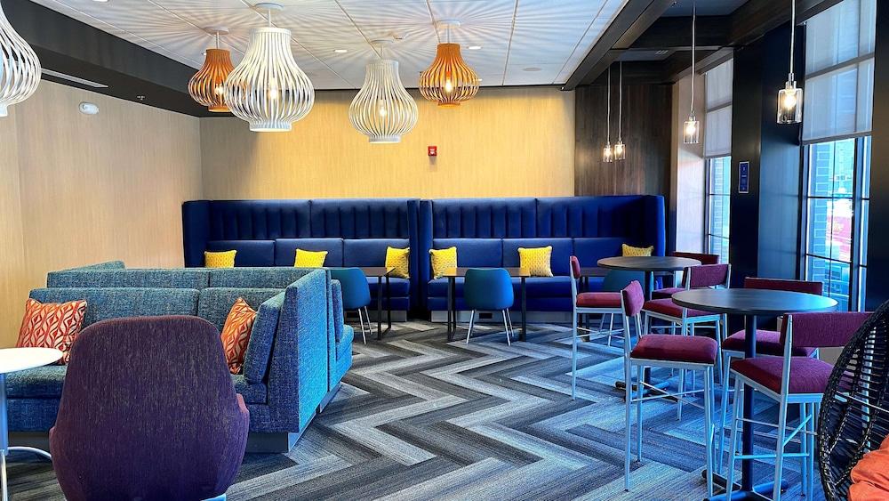 Tru by Hilton Baltimore Harbor East