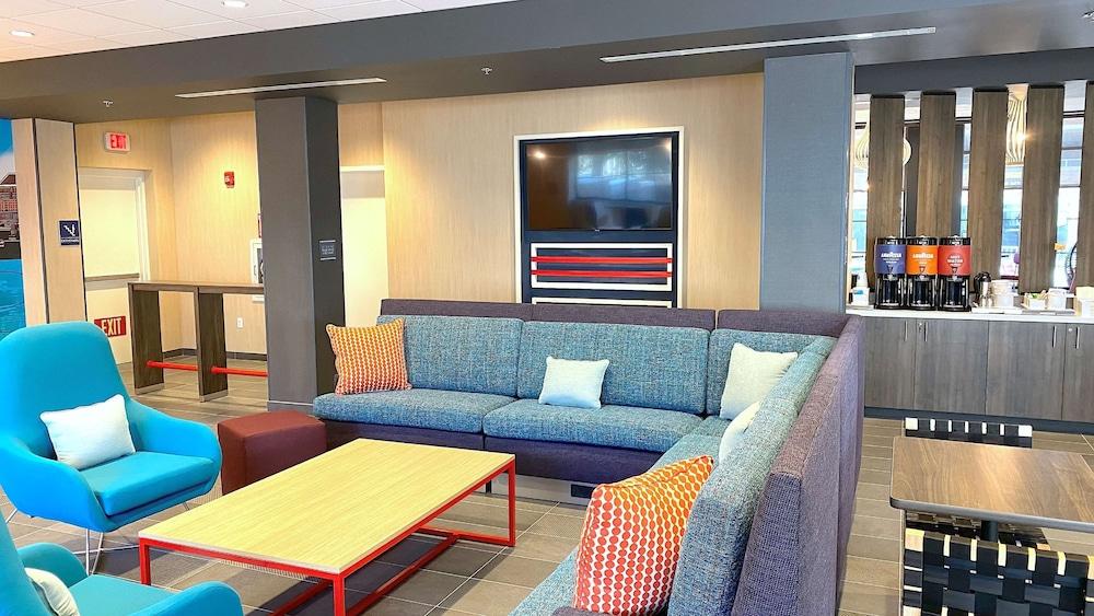 Tru by Hilton Baltimore Harbor East