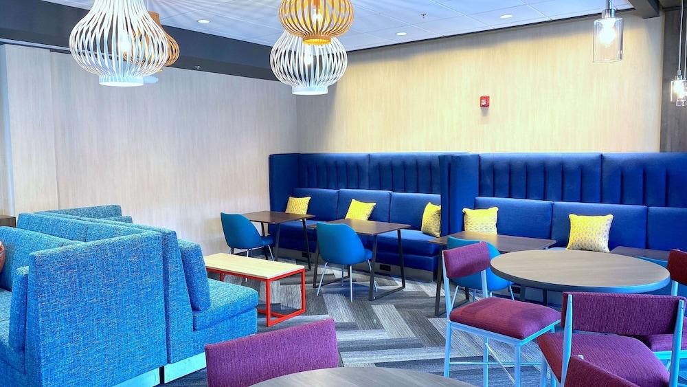 Tru by Hilton Baltimore Harbor East