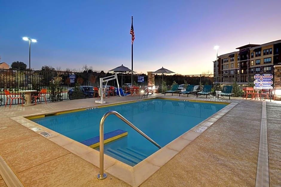 Tru by Hilton Dallas Rockwall
