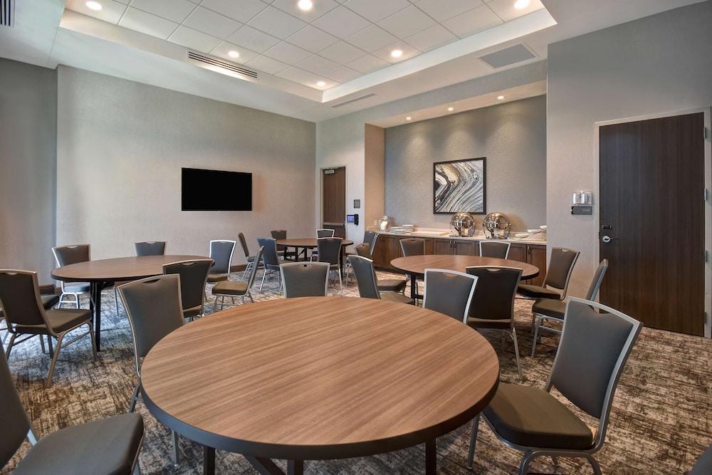 Homewood Suites by Hilton Orlando at Flamingo Crossings Town Center