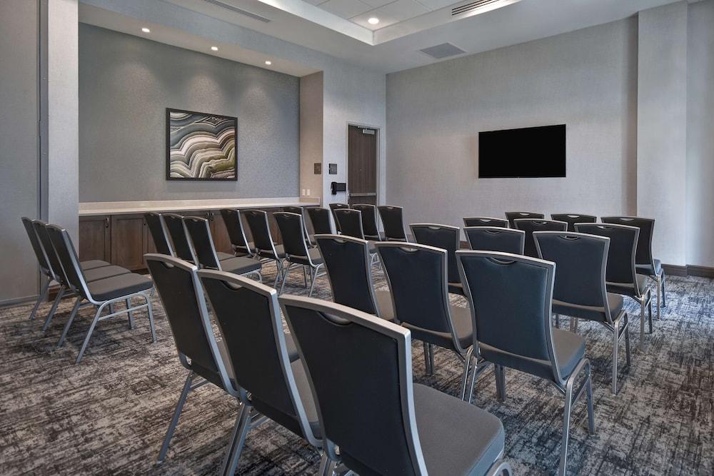Homewood Suites by Hilton Orlando at Flamingo Crossings Town Center