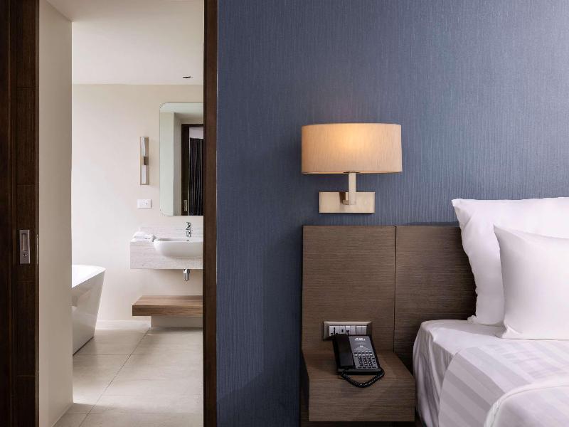 Novotel Suites Manila At Acqua