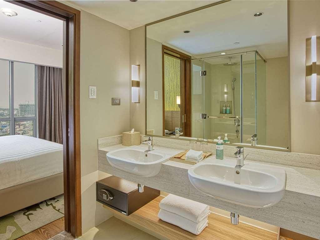 Novotel Suites Manila At Acqua