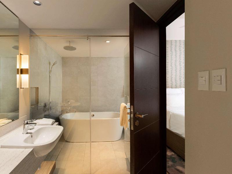 Novotel Suites Manila At Acqua