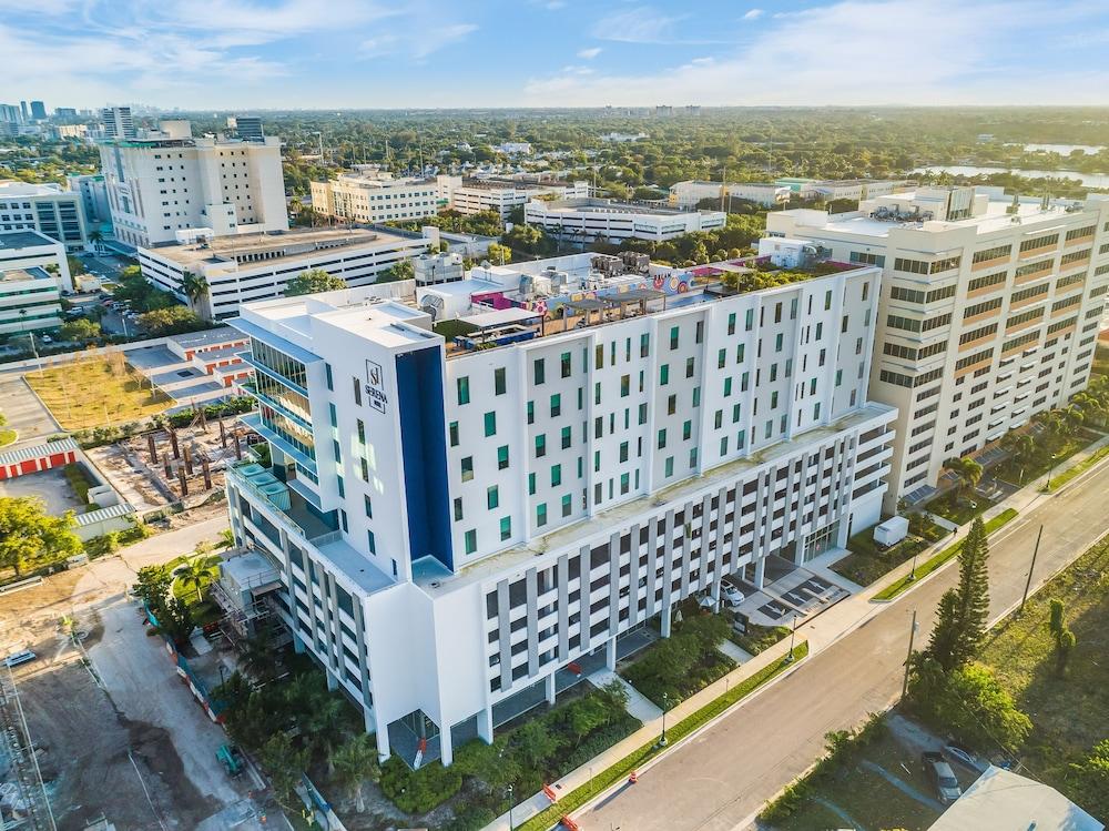 Serena Hotel Aventura Tapestry Collection by Hilton