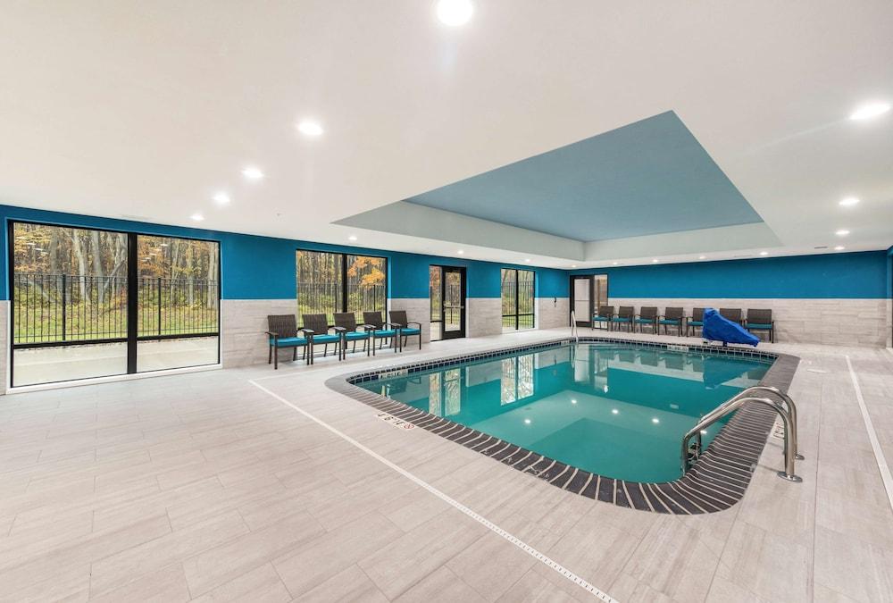 Hampton Inn & Suites Benton Harbor