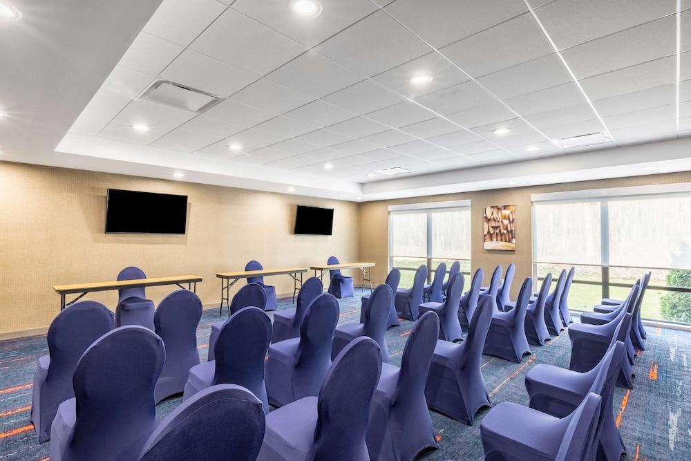 Hampton Inn & Suites Benton Harbor