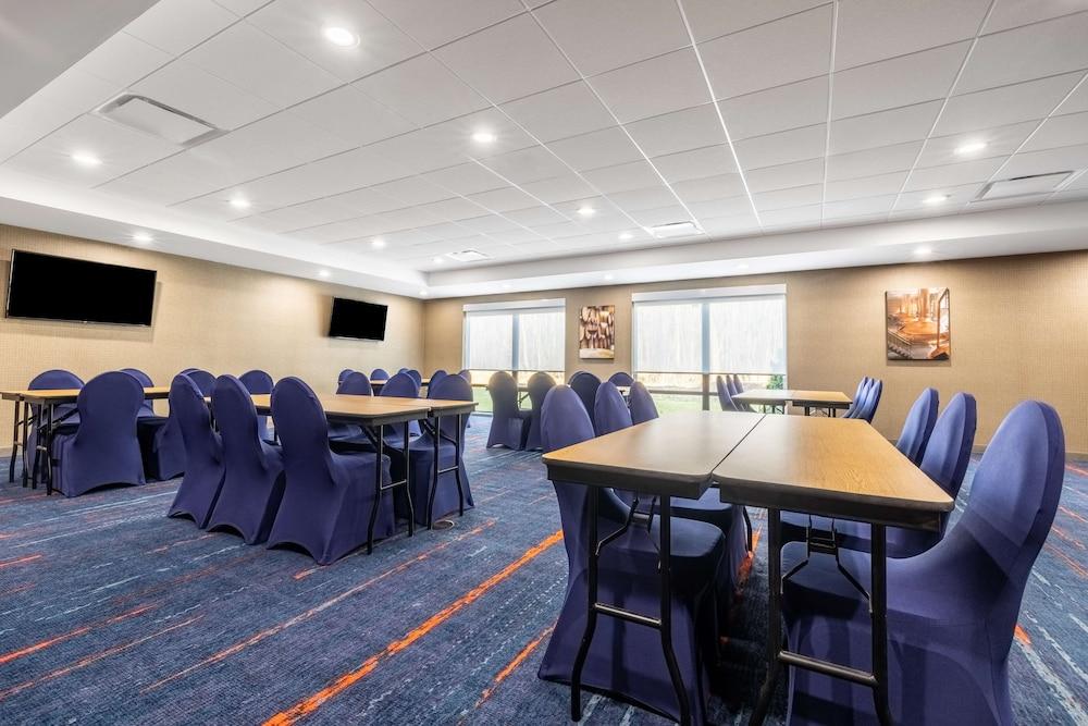 Hampton Inn & Suites Benton Harbor
