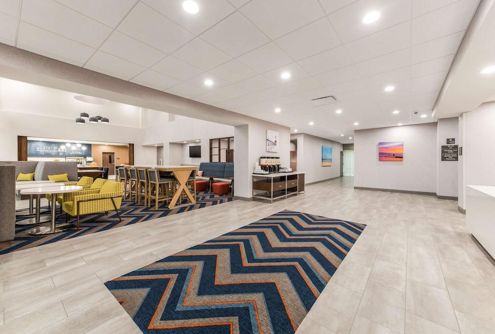 Hampton Inn & Suites Benton Harbor