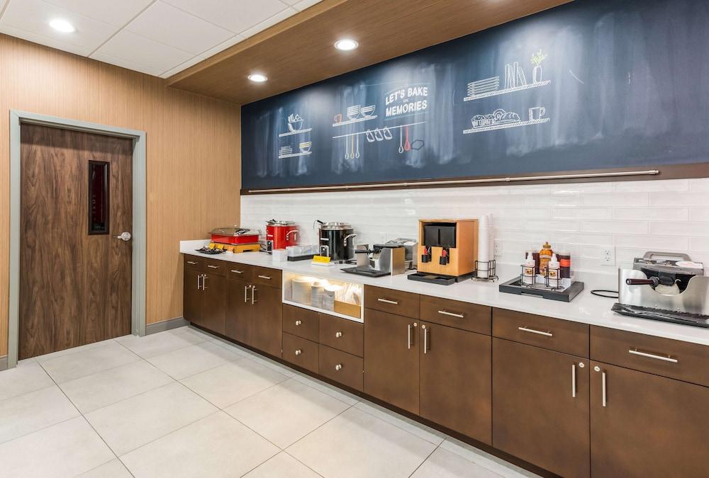 Hampton Inn & Suites Benton Harbor