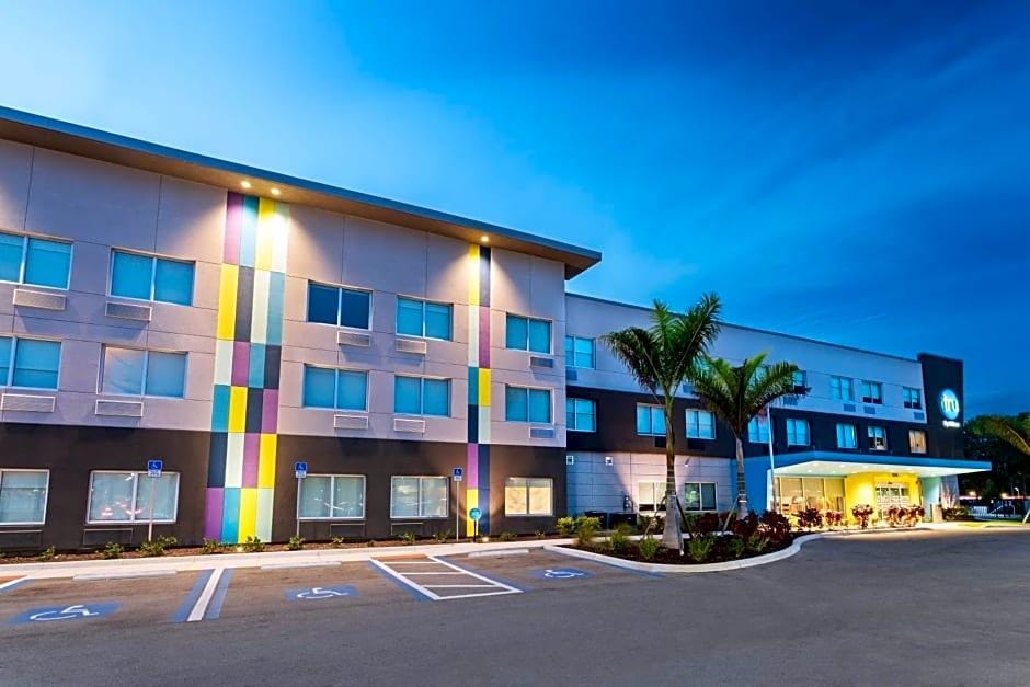 Tru by Hilton Bradenton I 75