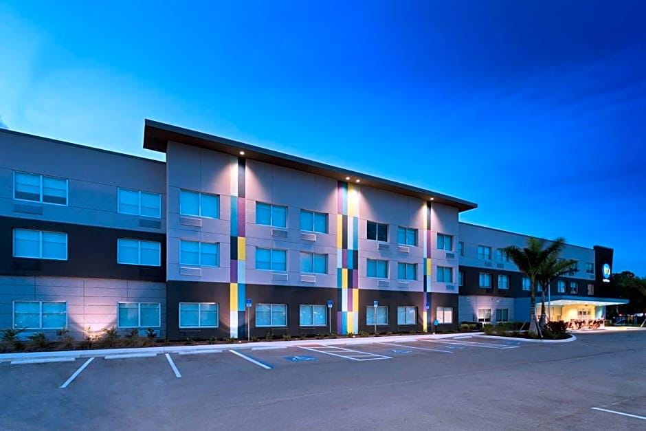 Tru by Hilton Bradenton I 75