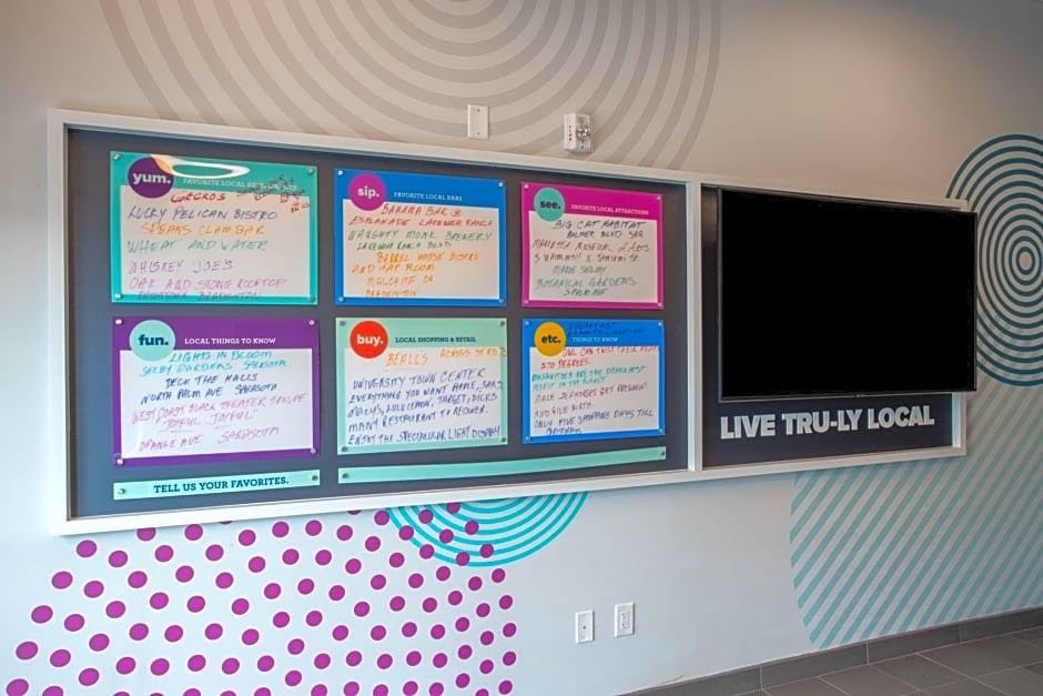 Tru by Hilton Bradenton I 75