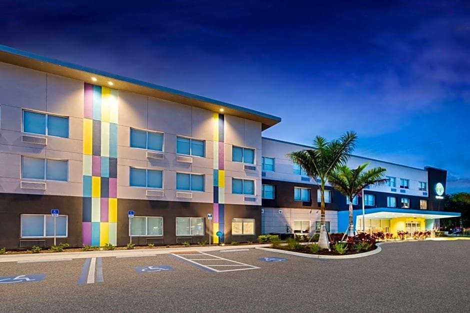 Tru by Hilton Bradenton I 75