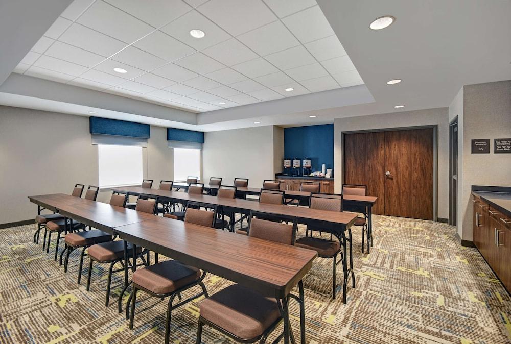 Hampton Inn Cave City