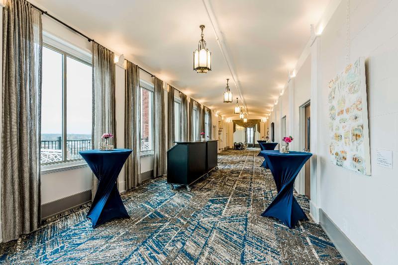 Hotel Elkhart, Tapestry Collection By Hilton
