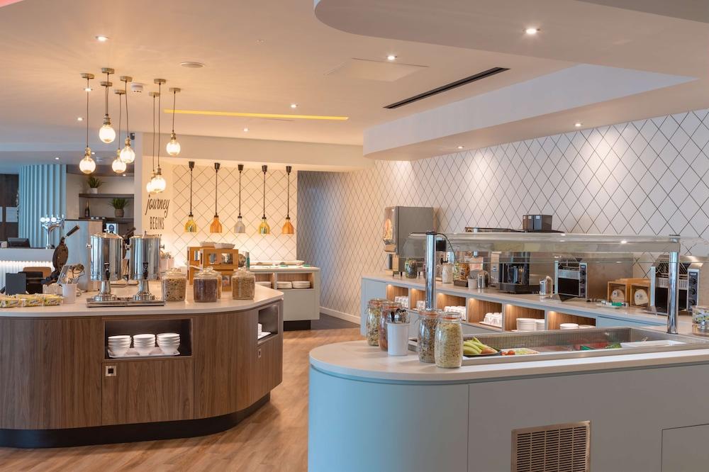 Hampton by Hilton Ashford International